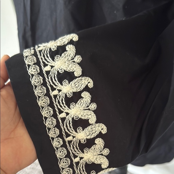 Dana Buchman XL Black Tunic with White Embroidery - Picture 4 of 8